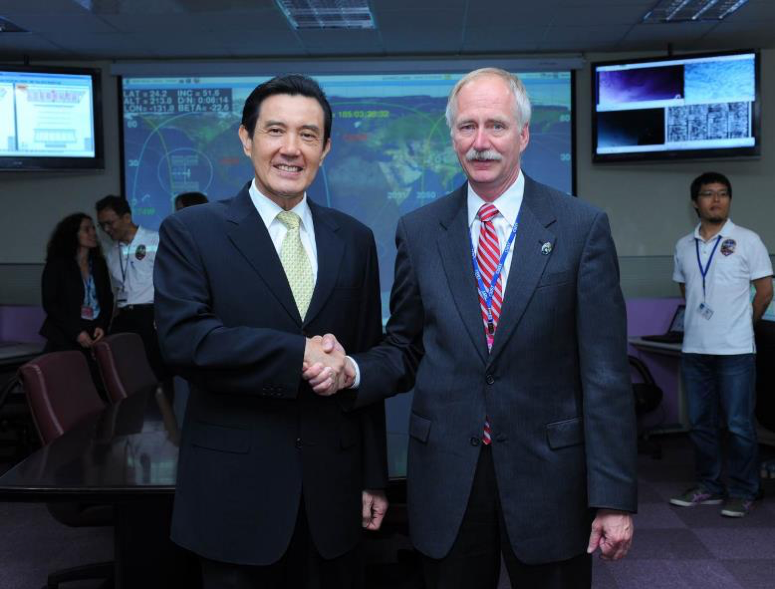 Figure 6: Formal Taiwan President Ying-Jeou Ma and William H. Gerstenmaier, associate administrator for the Human Exploration and Operations Mission Directorate at NASA, visited the AMS-02 Asia payload operation center at NCSIST on July 3rd, 2012.